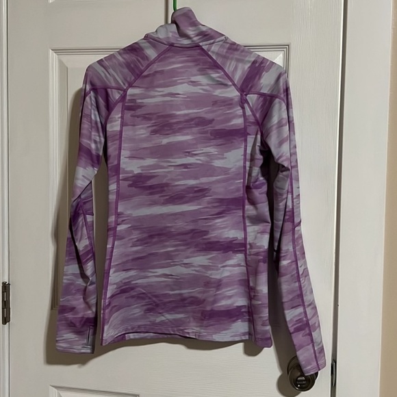 Purple camouflage under armour size m pull over dry sweater shirt - Picture 8 of 8